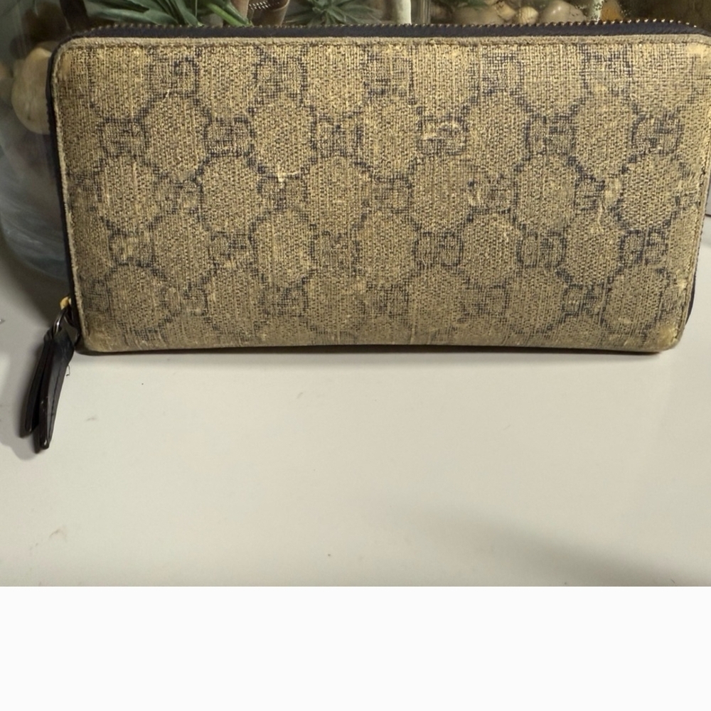 Gucci Tan Wallet Iconic Design
